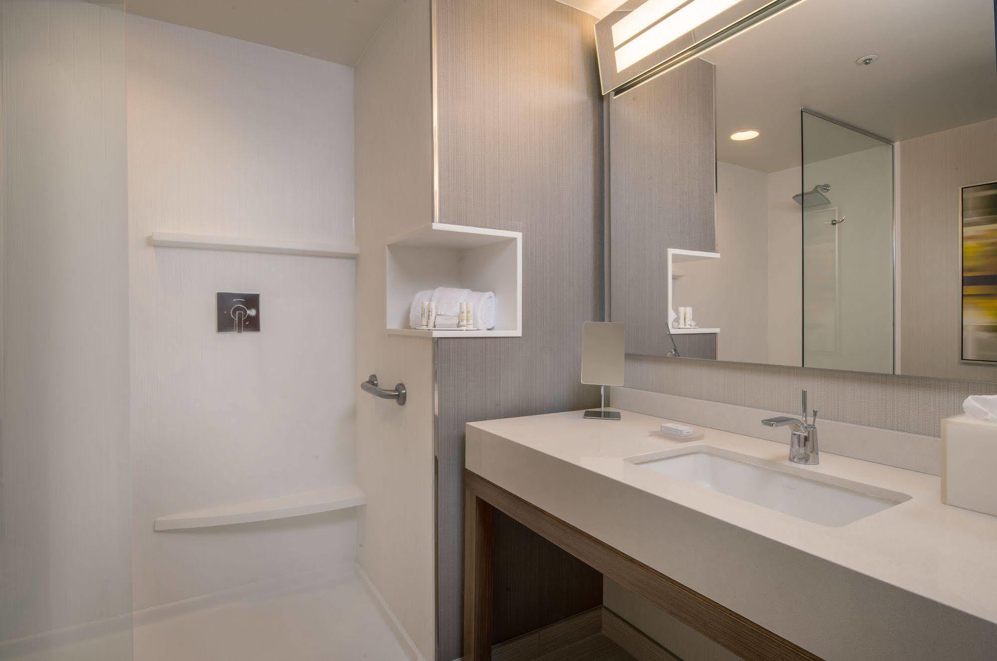 Courtyard By Marriott Houston Intercontinental Airport Hotel Eksteriør billede